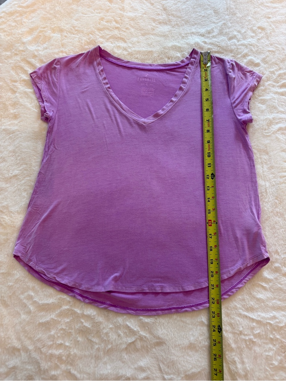 American Eagle Outfitters Lavender V-Neck Short Sleeve Tee